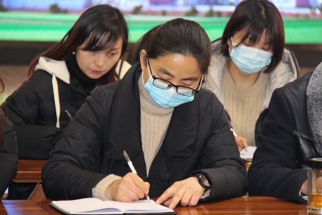 洛小召开全校语文教学质量分析交流会 (10).JPG