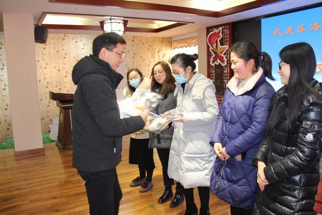 洛小召开全校语文教学质量分析交流会 (21).JPG