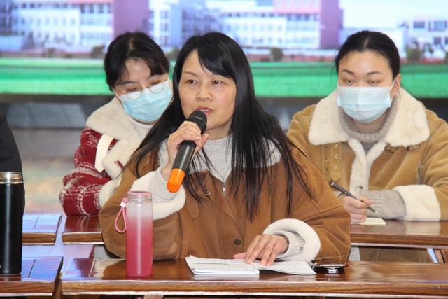 洛小召开全校语文教学质量分析交流会 (6).JPG