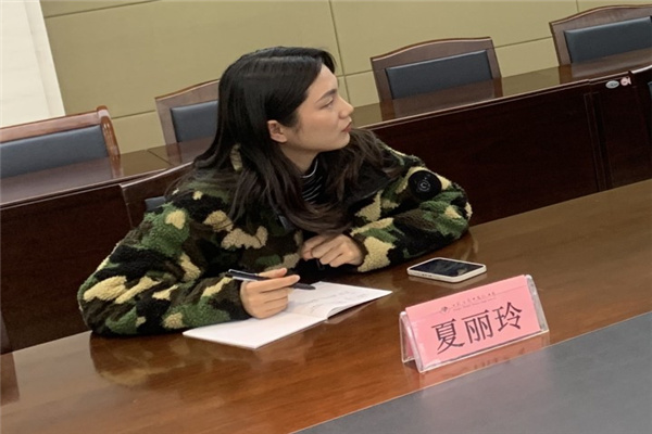 3-课题组副组长夏丽玲老师主持读书分享会.jpg