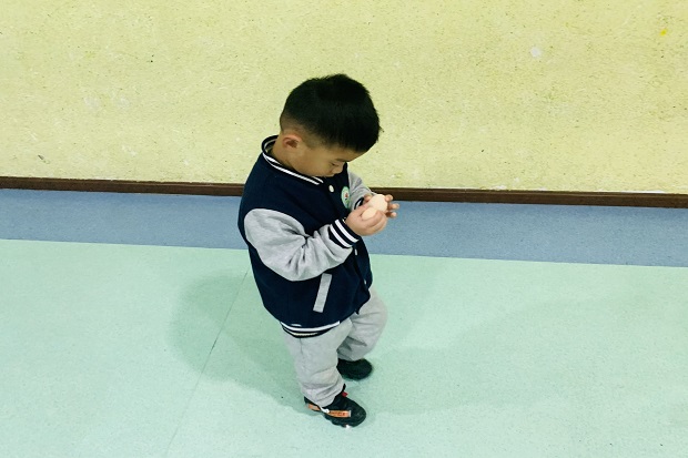 小班护蛋.jpg 小班护蛋.jpg