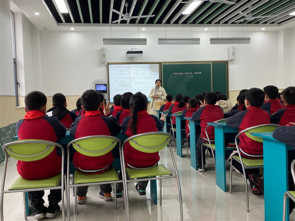 徐璐执教《不含括号的两步混合运算》.png