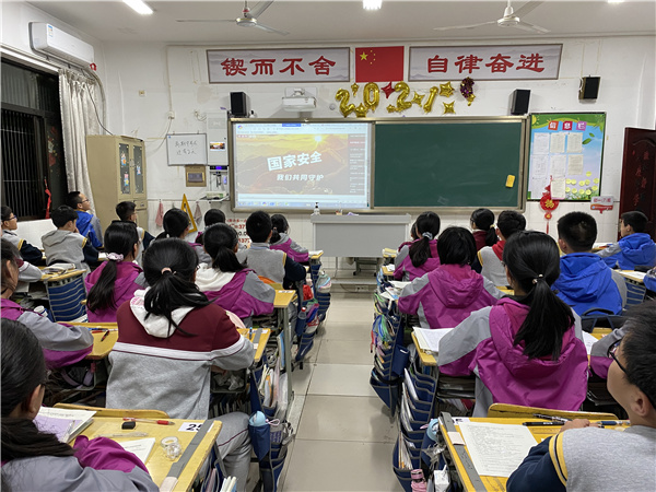 6观看视屏.jpg