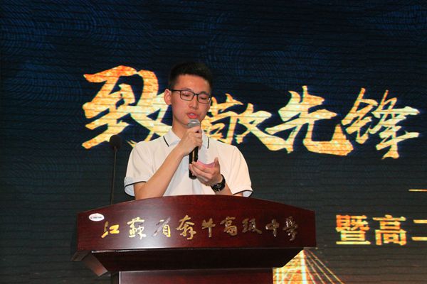 主持人.jpg 主持人.jpg