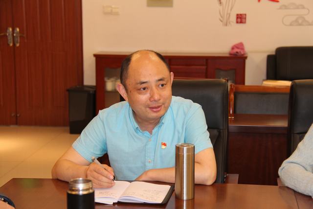洛阳中心小学开展五月党支部委员会议 (3).JPG