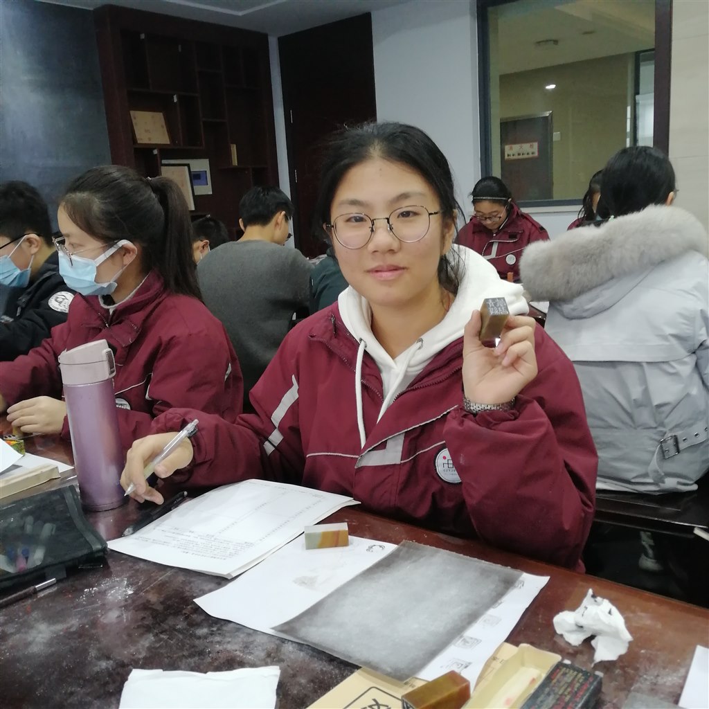 高二1班陈佳仪.jpg