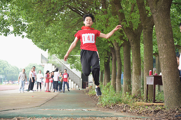 飞跃.JPG