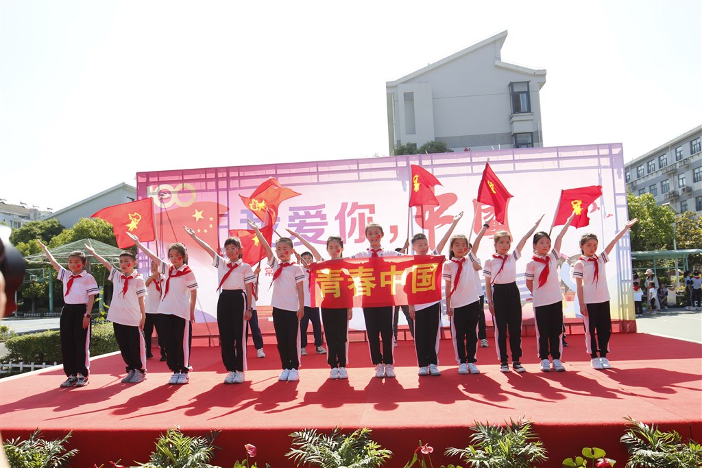 三年级诗朗诵.JPG