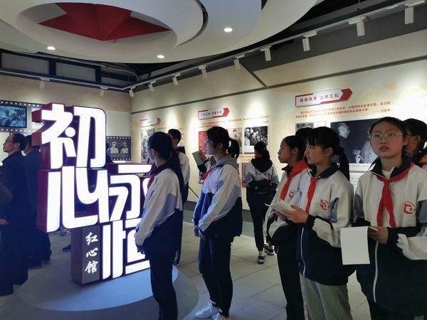传承红色基因.jpg
