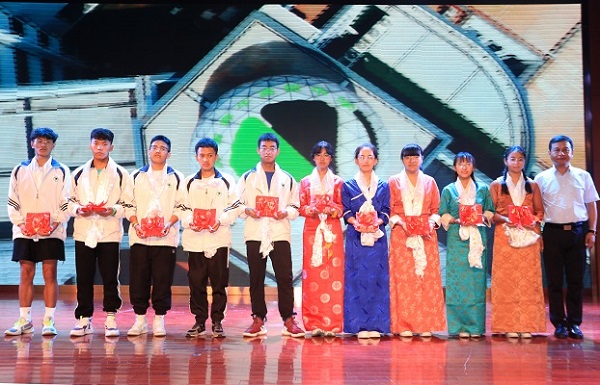 毕业证合影.JPG