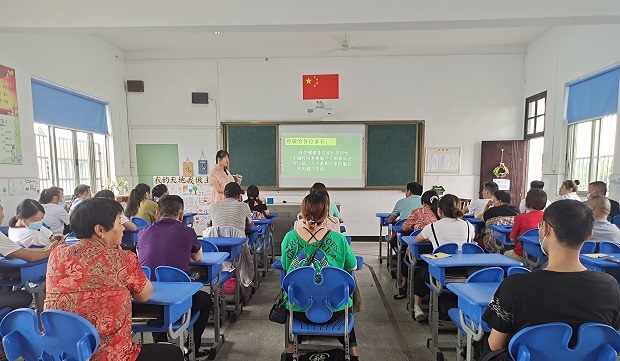 邹老师.jpg 邹老师.jpg