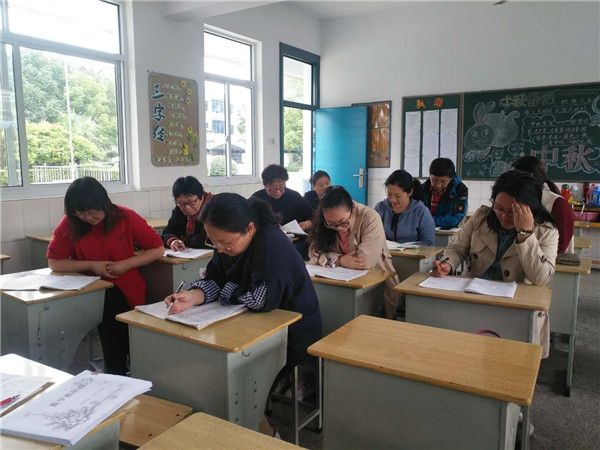 教研活动照片.jpg
