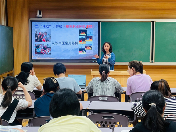 费老师讲座.jpg