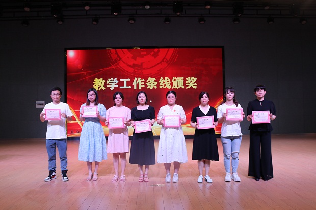 3-1优秀教研组.JPG