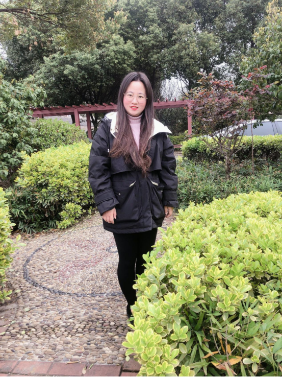 梁燕照片.png