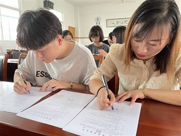 青蓝同结育人心，师徒共传授业…