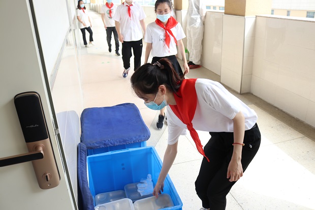 27 领餐盒.JPG