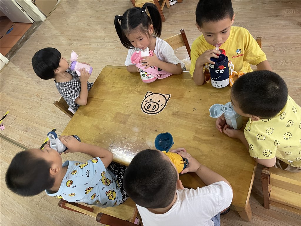 开学喝水.JPG