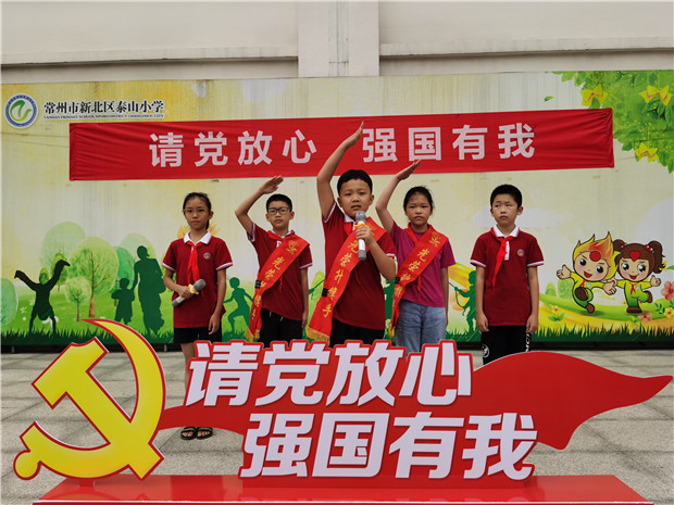 5升旗手和护旗手.jpg