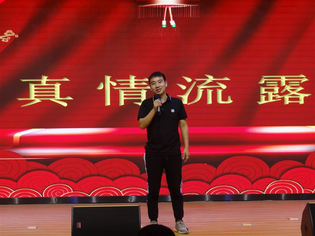 顾诚超.JPG