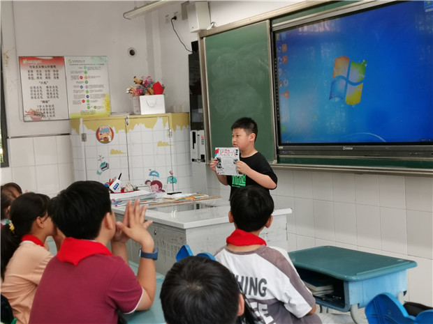 五9组织学生进行九一八事变的介绍.jpg