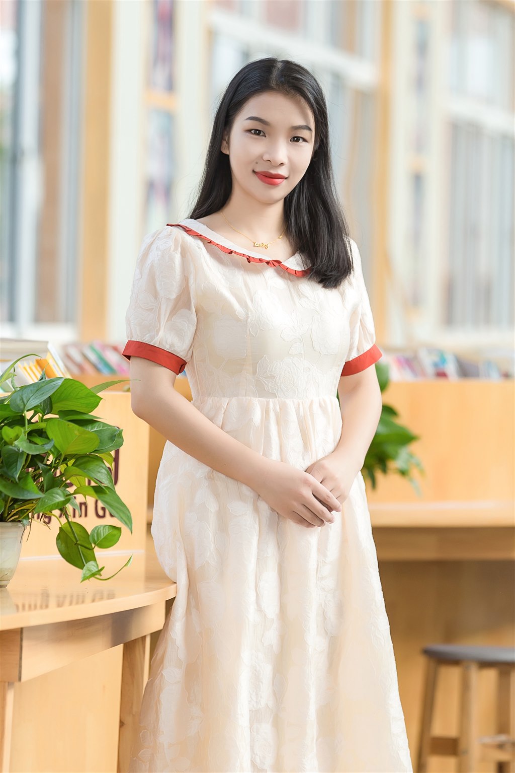 洪涛--形象照.jpg