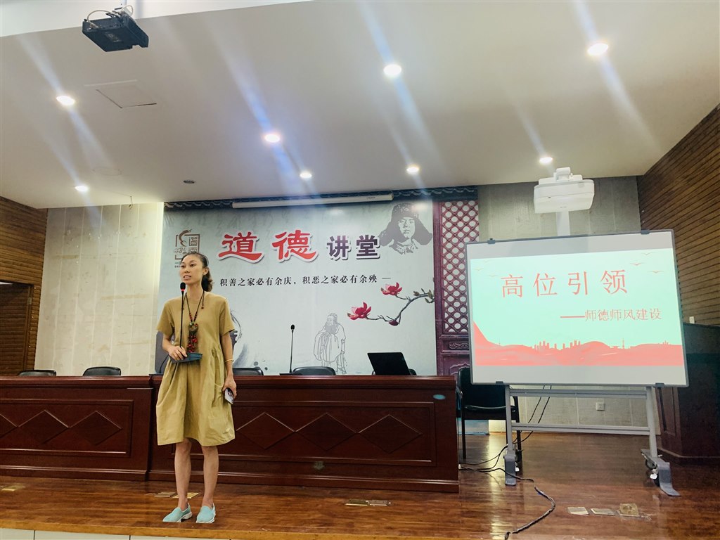 奚校.jpg