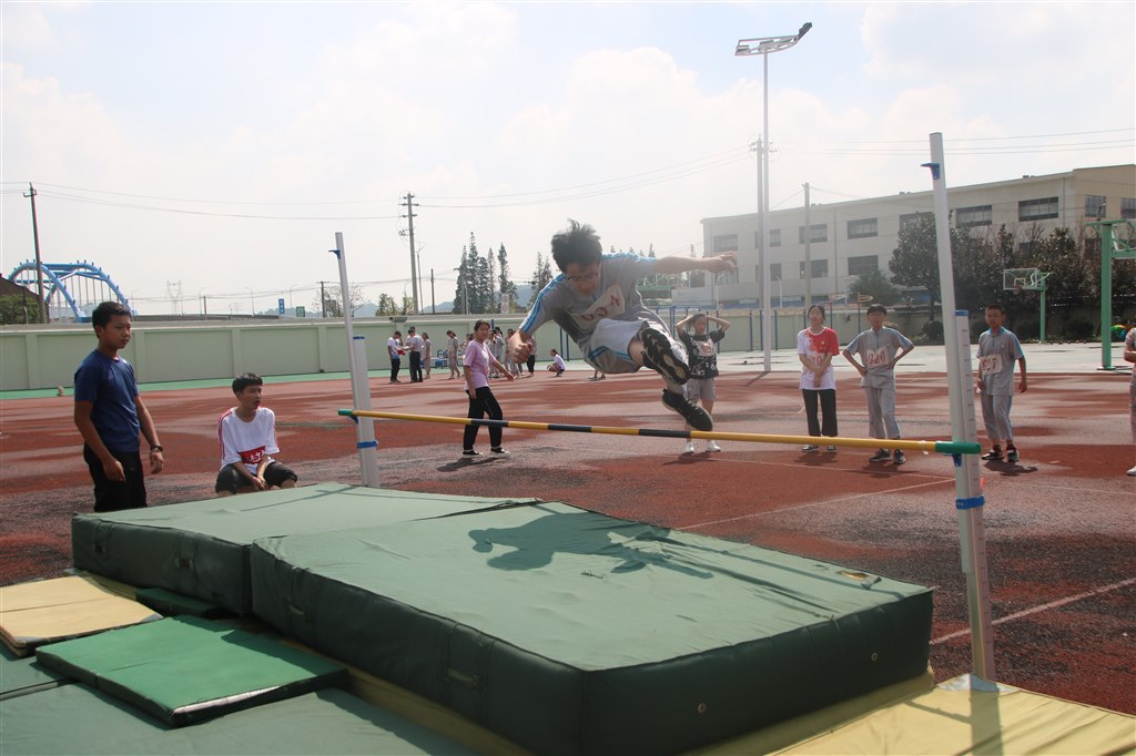 跳高.JPG