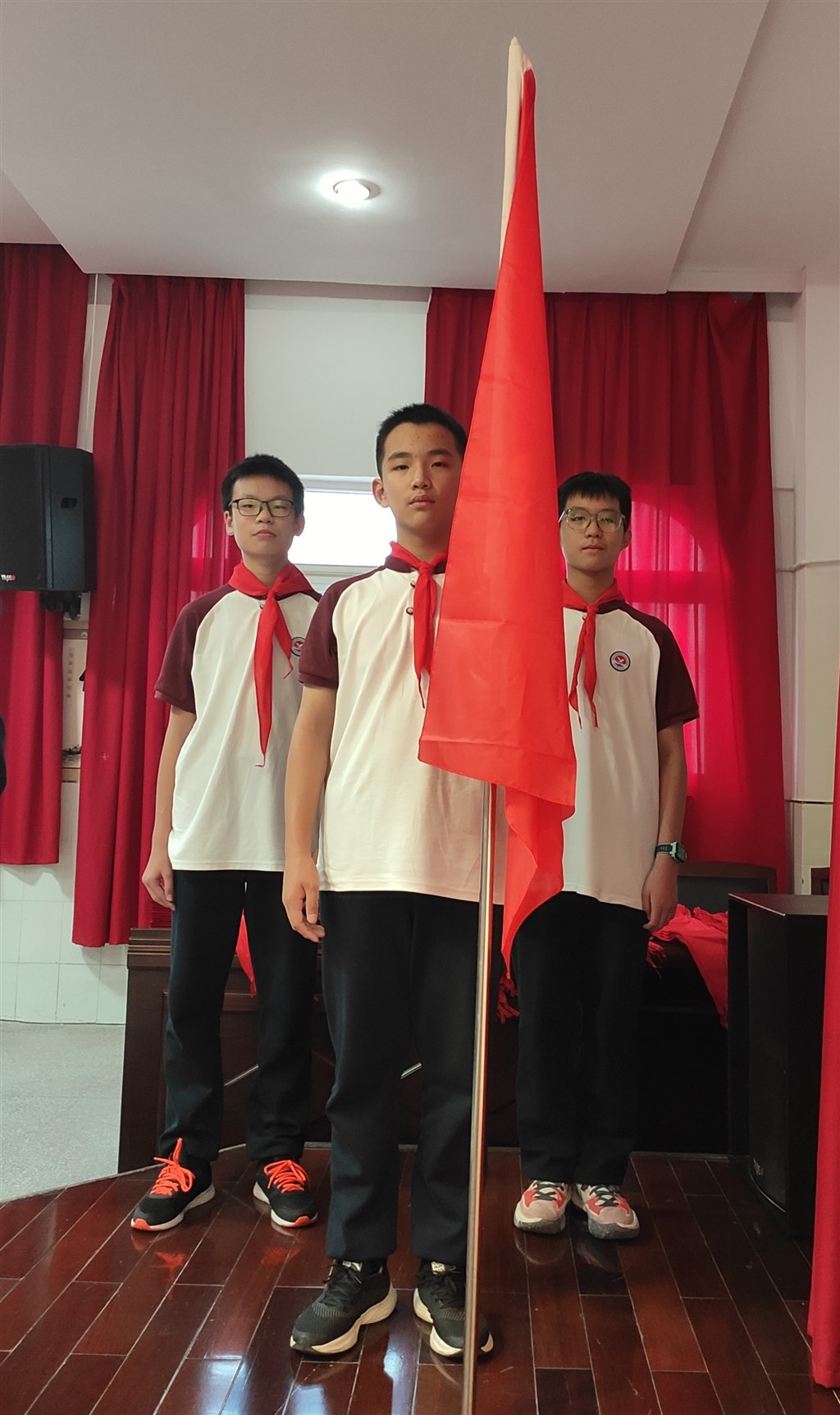 旗手.jpg 旗手.jpg