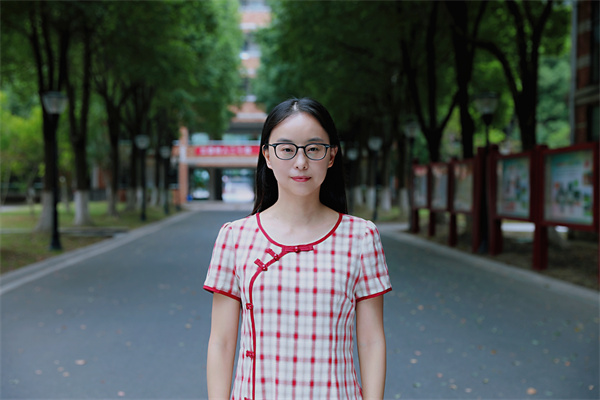 贺丽金.jpg