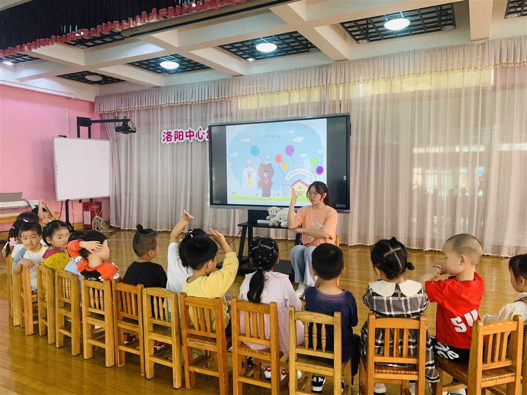 刘江玲.JPG 刘江玲.JPG