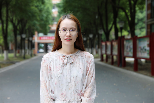 杨洋.jpg