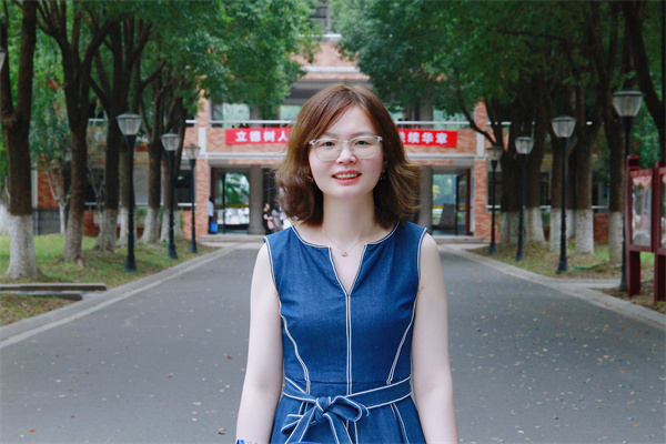 夏琪.jpg