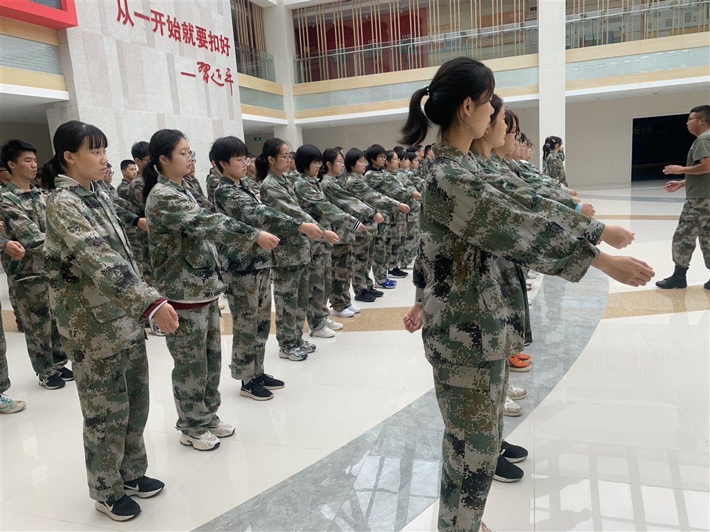 齐步走 (2).jpg