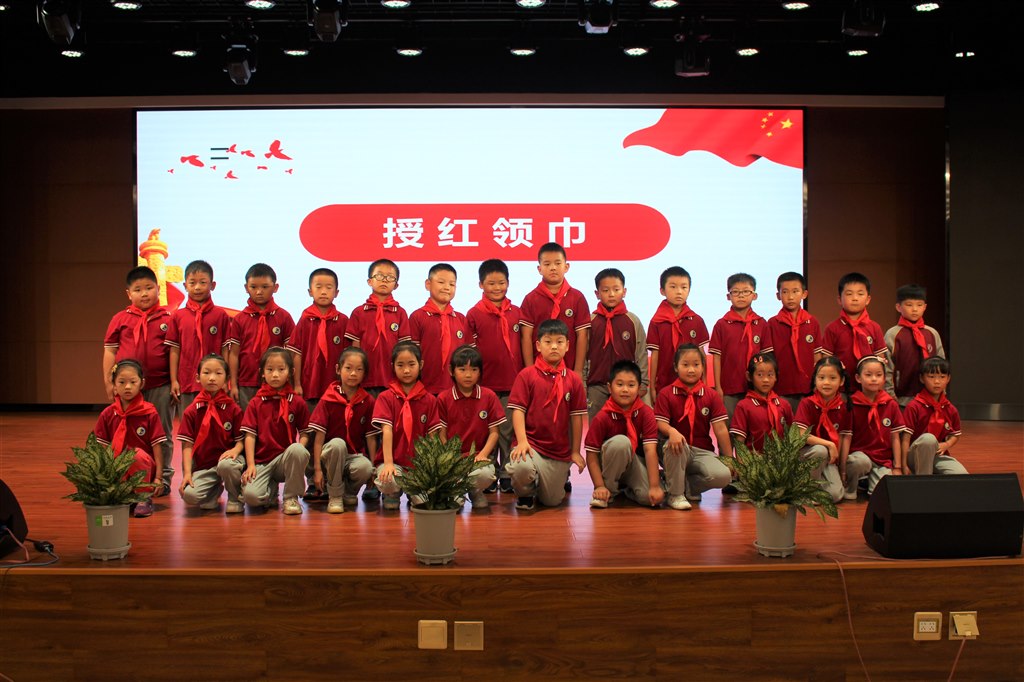 二6合影.jpg