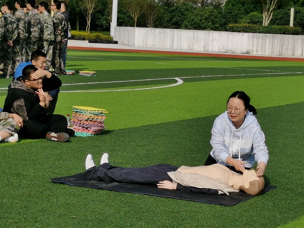 心肺复苏4.jpg
