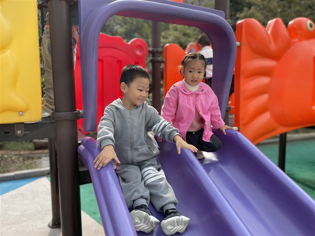 滑滑梯3.JPG