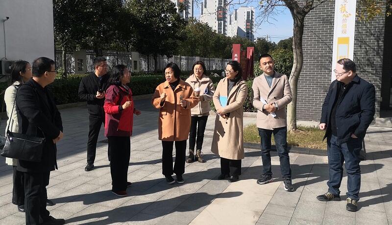 参观1.jpg