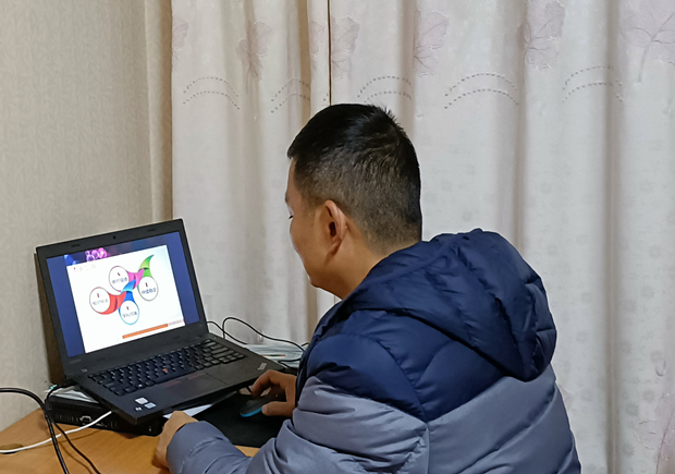 高三6班家长会 班主任.jpg