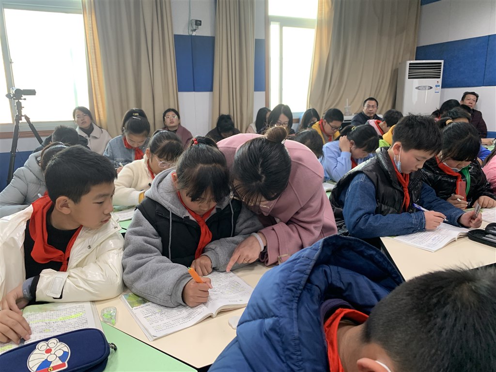 季老师上课2.jpg 季老师上课2.jpg