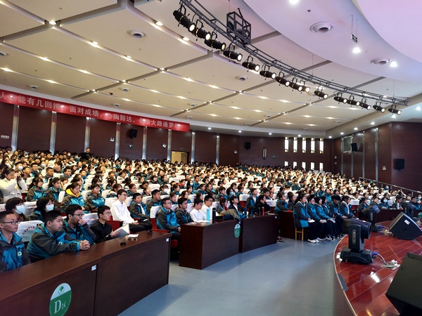 学生全景.jpg 学生全景.jpg