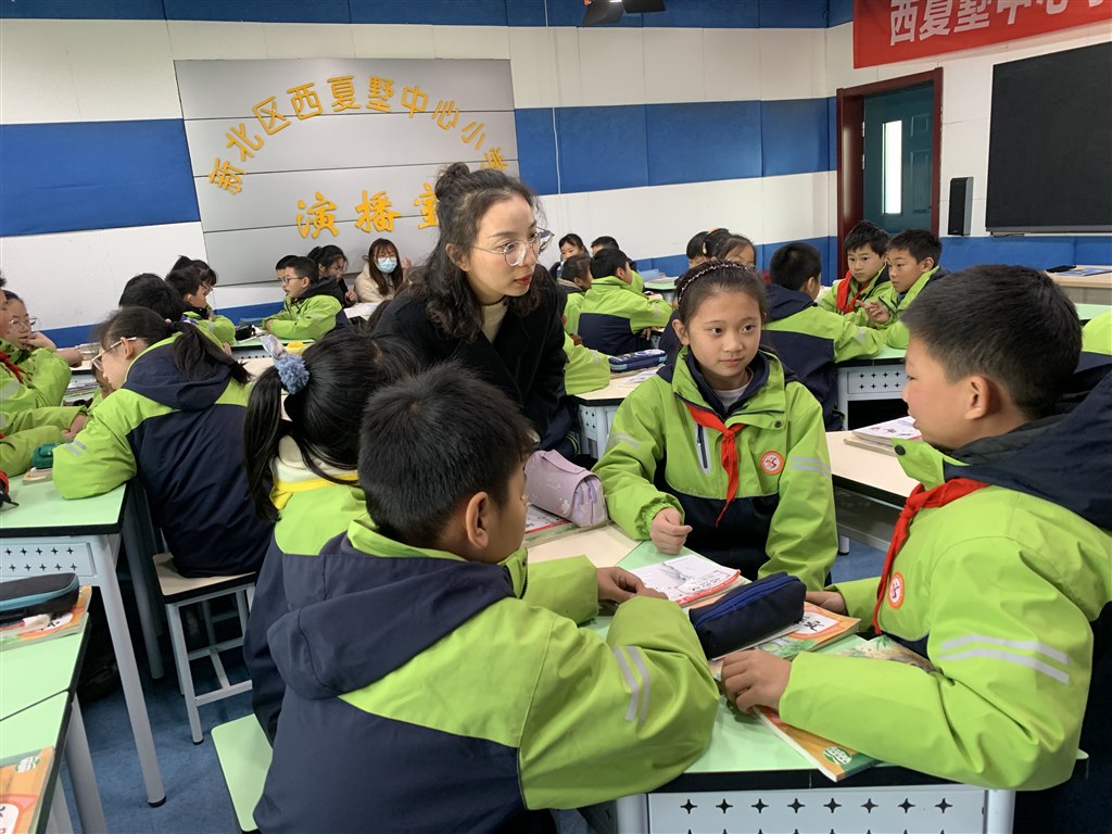 杨芸佼上课2.jpg 杨芸佼上课2.jpg