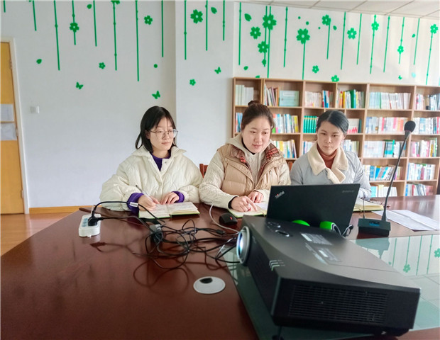 2021.11.24 龙幼课程调色盘之四:资源的链接,生长的儿童2.jpg 2021.11.24 龙幼课程调色盘之四:资源的链接,生长的儿童2.jpg