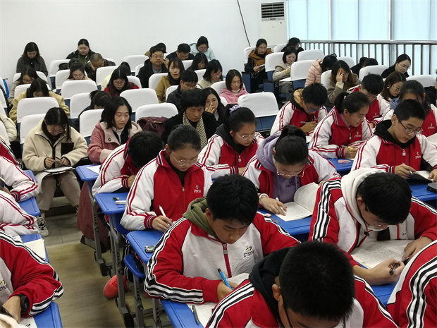 集体活动.jpg