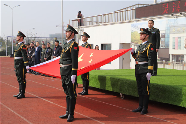 区人武部长在国旗班成立仪式讲话_副本.jpg