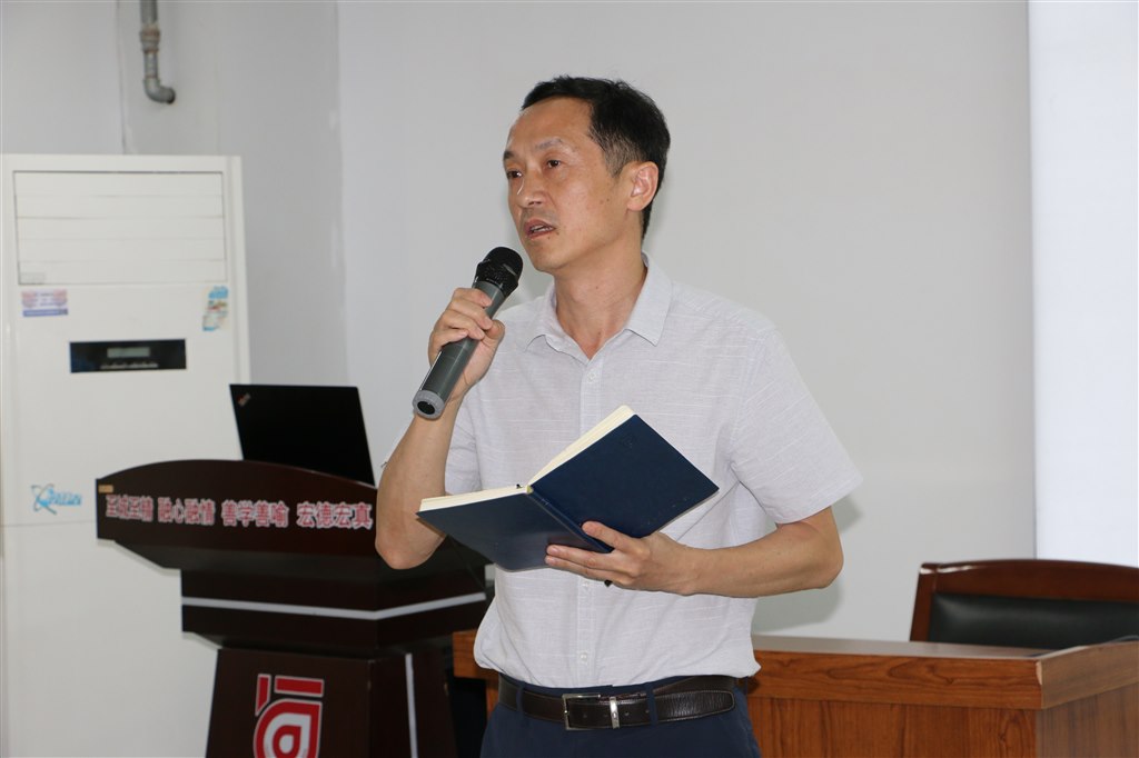 潘校讲话.JPG