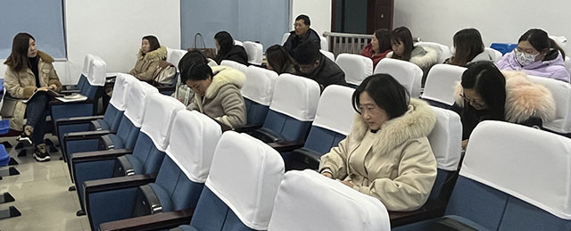 集体议课.jpg