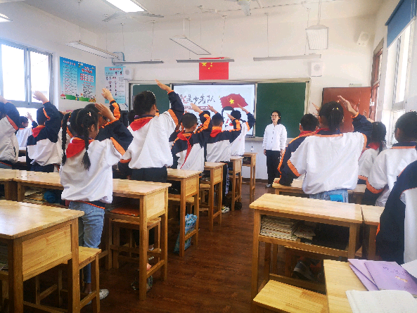 10月少年先锋队主题班会.jpg