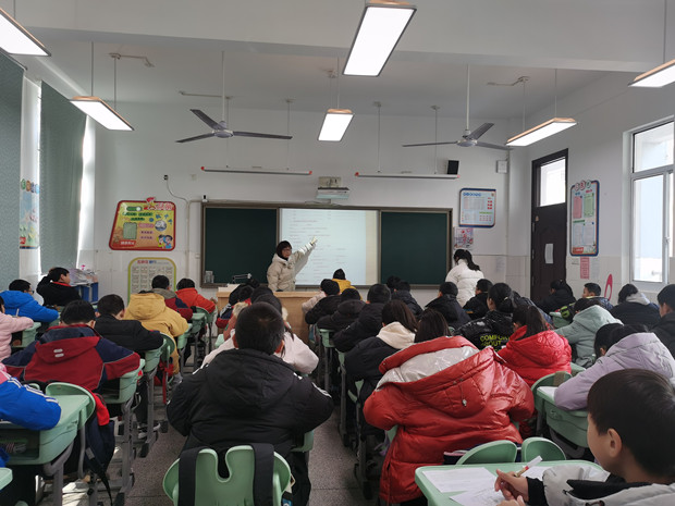 季明玉上课图片.jpg