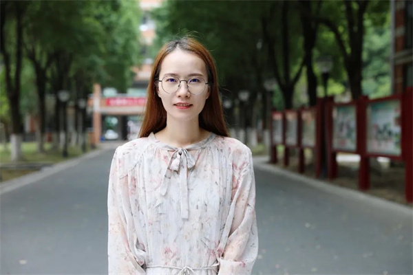杨洋.jpg
